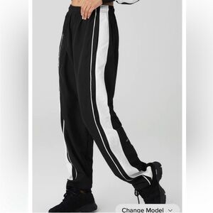 Alo Racetrack Pant in Black and White